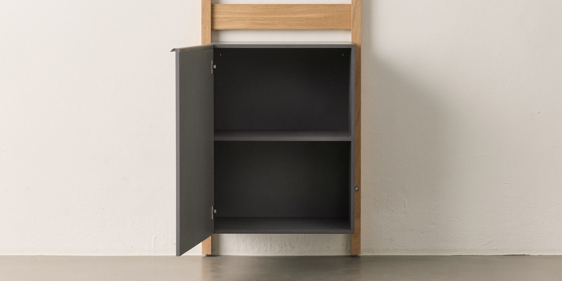 2 Fächer, horizontal mit Drehtür links angeschlagen