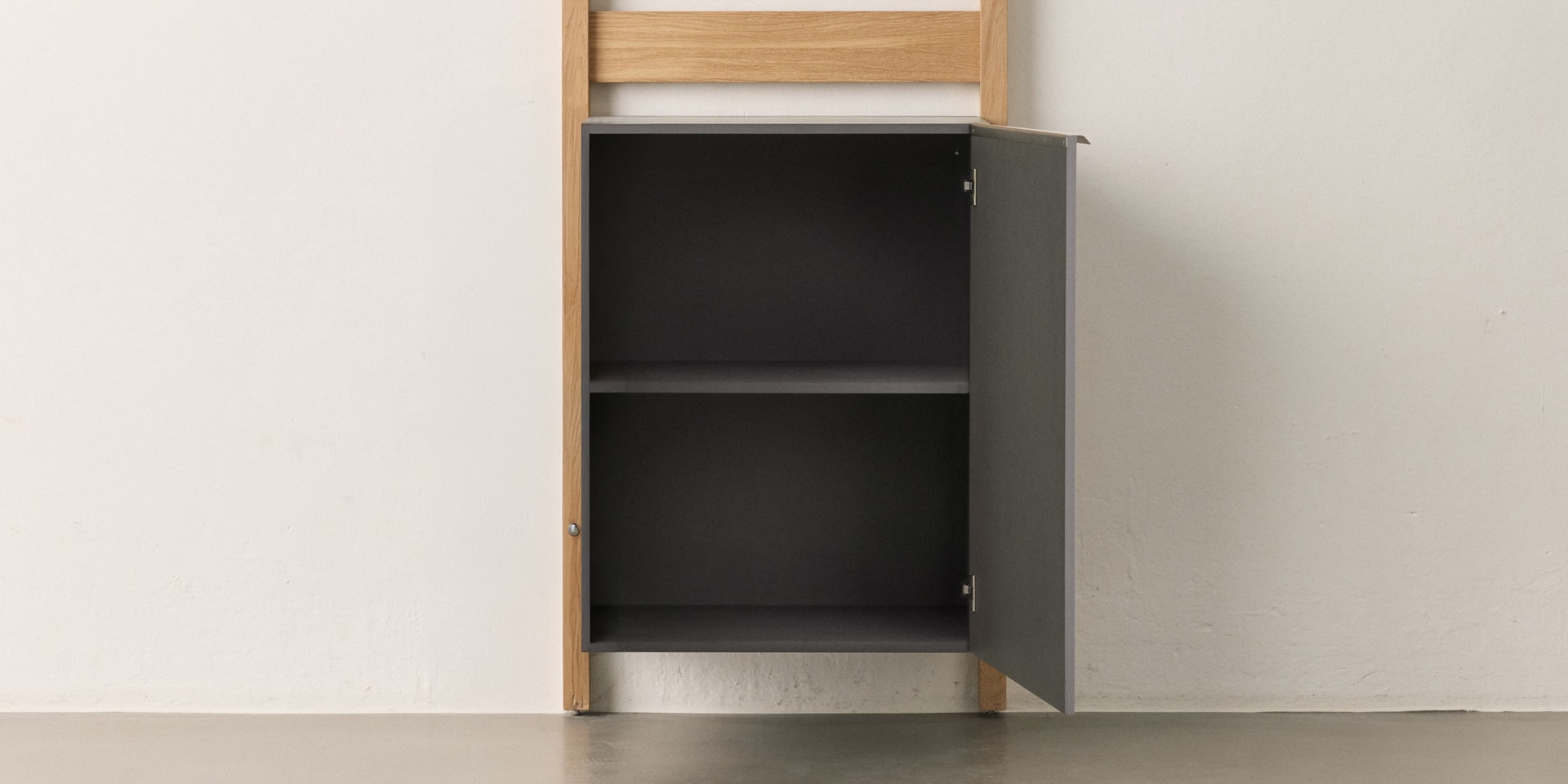 2 Fächer, horizontal mit Drehtür rechts angeschlagen